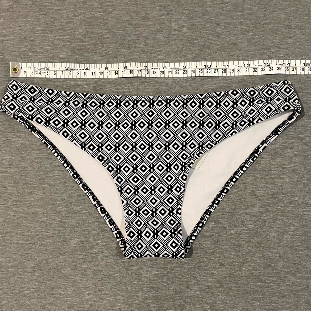 NWT Cupshe Black and White Geometric Bikini Bottom Size Small - Picture 3 of 7